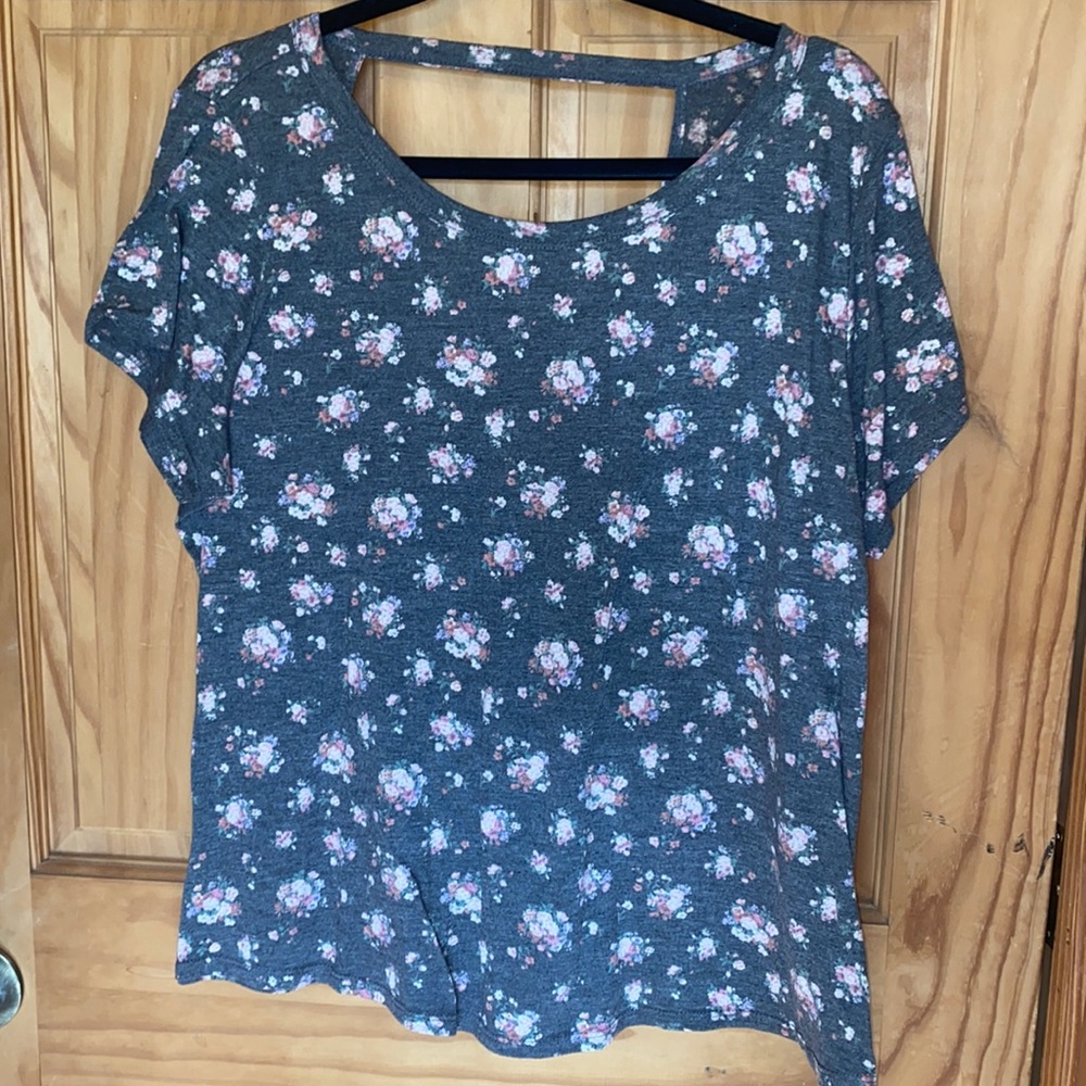 Forever 21 open back floral blouse